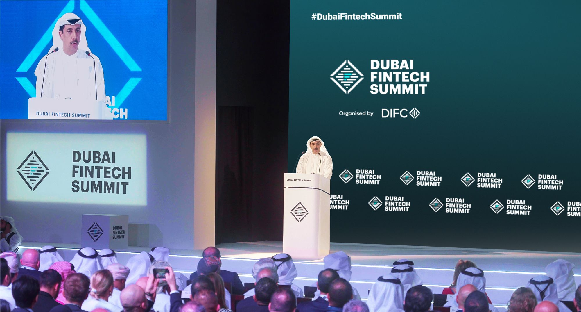 عيسى كاظم، محافظ مركز دبي المالي العالمي، يلقي الكلمة الافتتاحية في قمة دبي للتكنولوجيا المالية ٢٠٢٣
